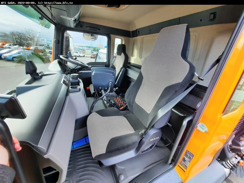 MAN TGS 18.420 4X2 BL Bucher OF 8000 TWIN beidseitig - Подметально-уборочная машина: фото 4 MAN TGS 18.420 4X2 BL Bucher OF 8000 TWIN beidseitig - Подметально-уборочная машина: фото 4