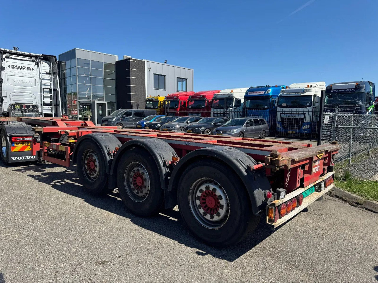 Broshuis 3 UCC-39/45 EU - 3 AXLE SAF + LIFTING AXLE - Полуприцеп-контейнеровоз/ Сменный кузов: фото 3 Broshuis 3 UCC-39/45 EU - 3 AXLE SAF + LIFTING AXLE - Полуприцеп-контейнеровоз/ Сменный кузов: фото 3