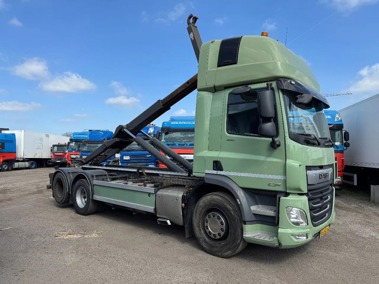 DAF CF 450 6X2 EURO 6 VDL 21T HOOK LIFTING AXLE - Крюковой мультилифт: фото 2 DAF CF 450 6X2 EURO 6 VDL 21T HOOK LIFTING AXLE - Крюковой мультилифт: фото 2