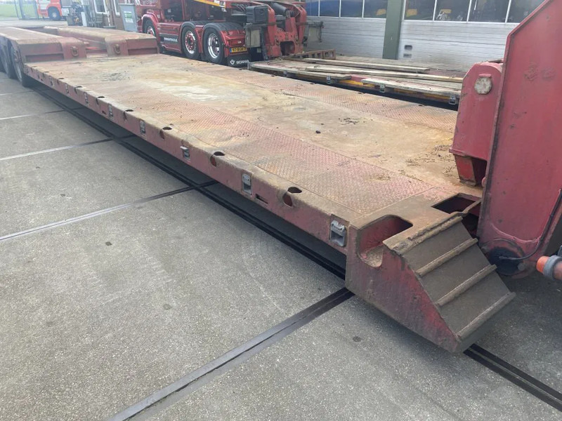 Doll 4 AXEL STEERING 66200 TON - Низкорамный полуприцеп: фото 4 Doll 4 AXEL STEERING 66200 TON - Низкорамный полуприцеп: фото 4