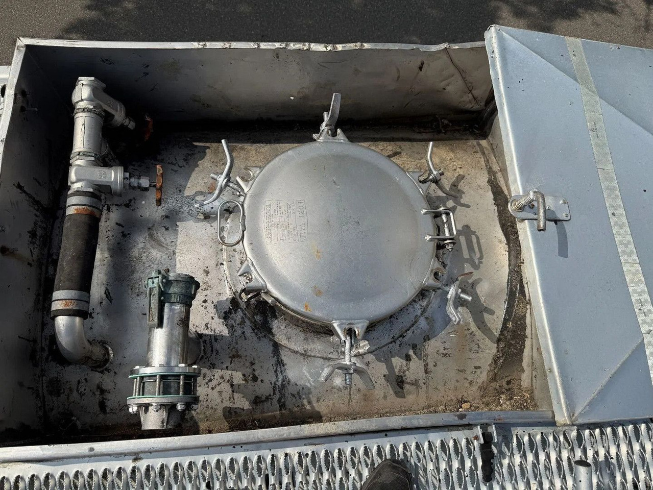 Полуприцеп-цистерна Kässbohrer BITUM - 32000 LITER - 1 COMP.: фото 9