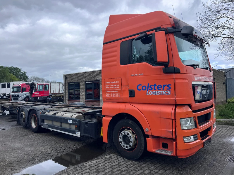 MAN TGX 26.440 XLX 6X2 EURO 5 - BDF CHASSIS + RETARDER - Грузовик-контейнеровоз/ Сменный кузов: фото 3 MAN TGX 26.440 XLX 6X2 EURO 5 - BDF CHASSIS + RETARDER - Грузовик-контейнеровоз/ Сменный кузов: фото 3