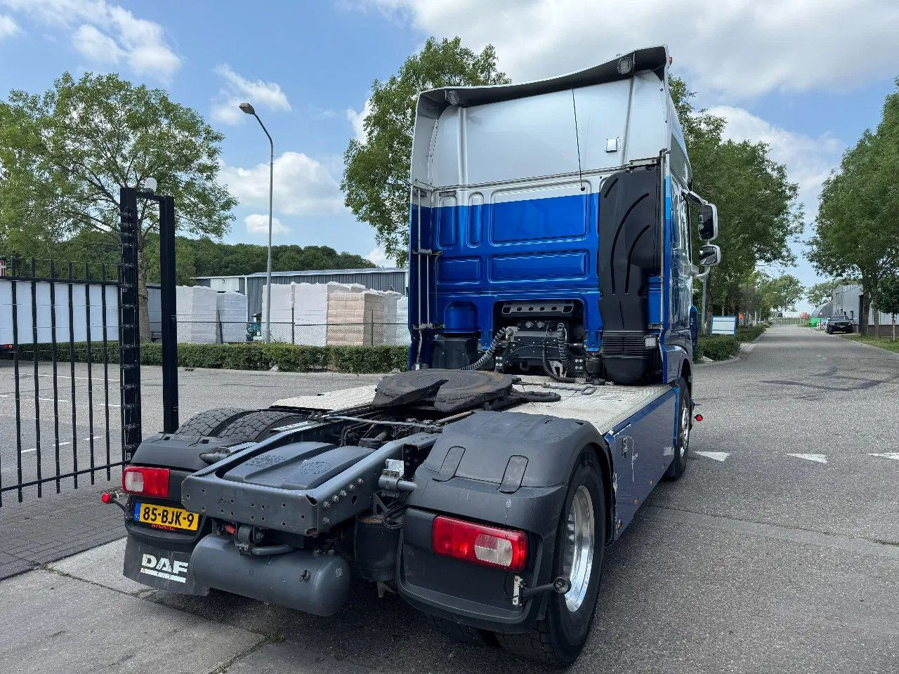 DAF XF 460 4X2 EURO 6 SKIRTS HYDRAULIC - Тягач: фото 5 DAF XF 460 4X2 EURO 6 SKIRTS HYDRAULIC - Тягач: фото 5