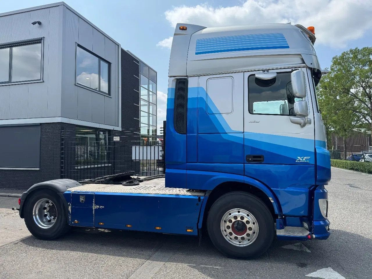 DAF XF 460 4X2 EURO 6 SKIRTS HYDRAULIC - Тягач: фото 4 DAF XF 460 4X2 EURO 6 SKIRTS HYDRAULIC - Тягач: фото 4