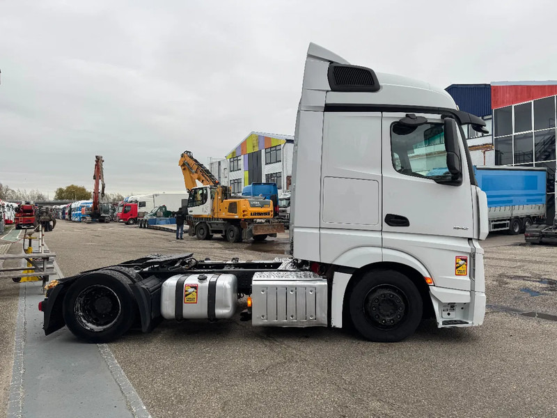 Mercedes-Benz Actros 1842 4X2 EURO 6 MEGA DOUBLE TANK - Тягач: фото 4 Mercedes-Benz Actros 1842 4X2 EURO 6 MEGA DOUBLE TANK - Тягач: фото 4