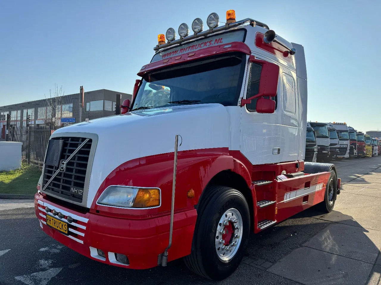 Volvo NH 12.460 4X2 - EURO 2 + KIPPER HYDRAULIEK - Тягач: фото 1 Volvo NH 12.460 4X2 - EURO 2 + KIPPER HYDRAULIEK - Тягач: фото 1