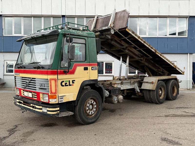 Volvo FL 12.420 6X2 MANUAL GEAR / FULL STEEL SUSP. / 10 TYRES / HUB REDUCT. + CABLELIFT TIPPER + CONTAINER FLATBED - Тросовый мультилифт: фото 1 Volvo FL 12.420 6X2 MANUAL GEAR / FULL STEEL SUSP. / 10 TYRES / HUB REDUCT. + CABLELIFT TIPPER + CONTAINER FLATBED - Тросовый мультилифт: фото 1