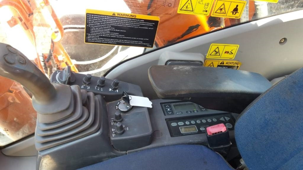 Hitachi ZX 210 LC - Гусеничный экскаватор: фото 5 Hitachi ZX 210 LC - Гусеничный экскаватор: фото 5