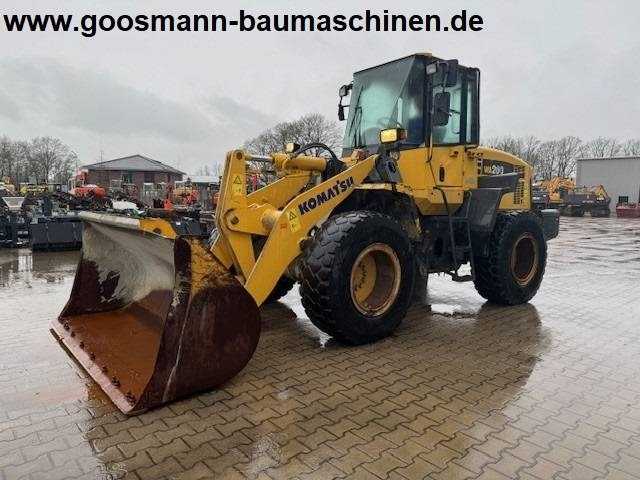 KOMATSU WA 200 - Колёсный погрузчик: фото 1 KOMATSU WA 200 - Колёсный погрузчик: фото 1