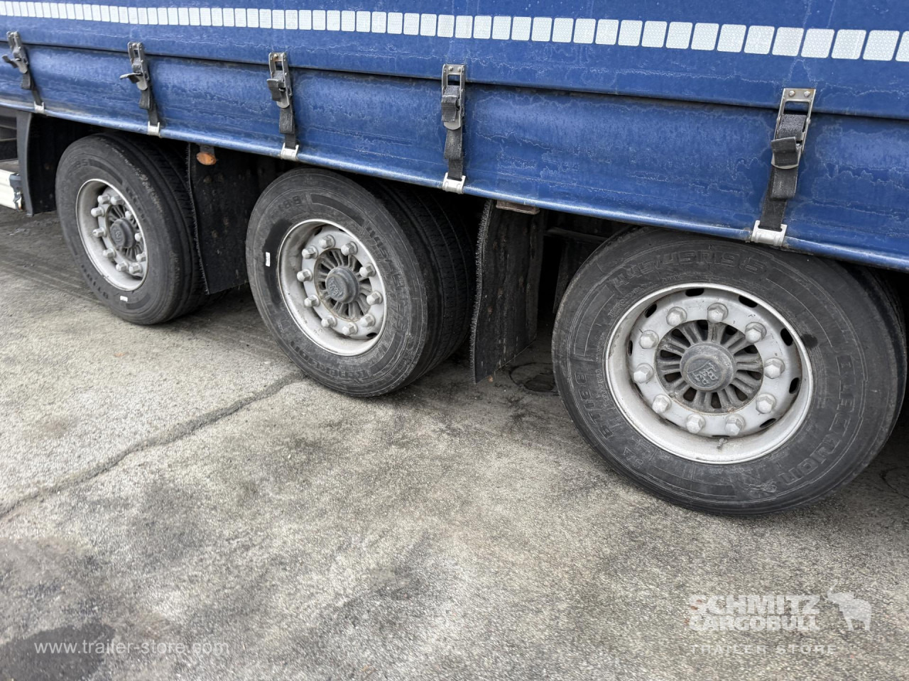 KRONE Curtainsider Mega - Тентованный полуприцеп: фото 3 KRONE Curtainsider Mega - Тентованный полуприцеп: фото 3