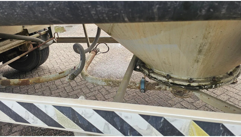 Полуприцеп-цистерна SPITZER Eurovrac Silo 43m3: фото 12 Полуприцеп-цистерна SPITZER Eurovrac Silo 43m3: фото 12