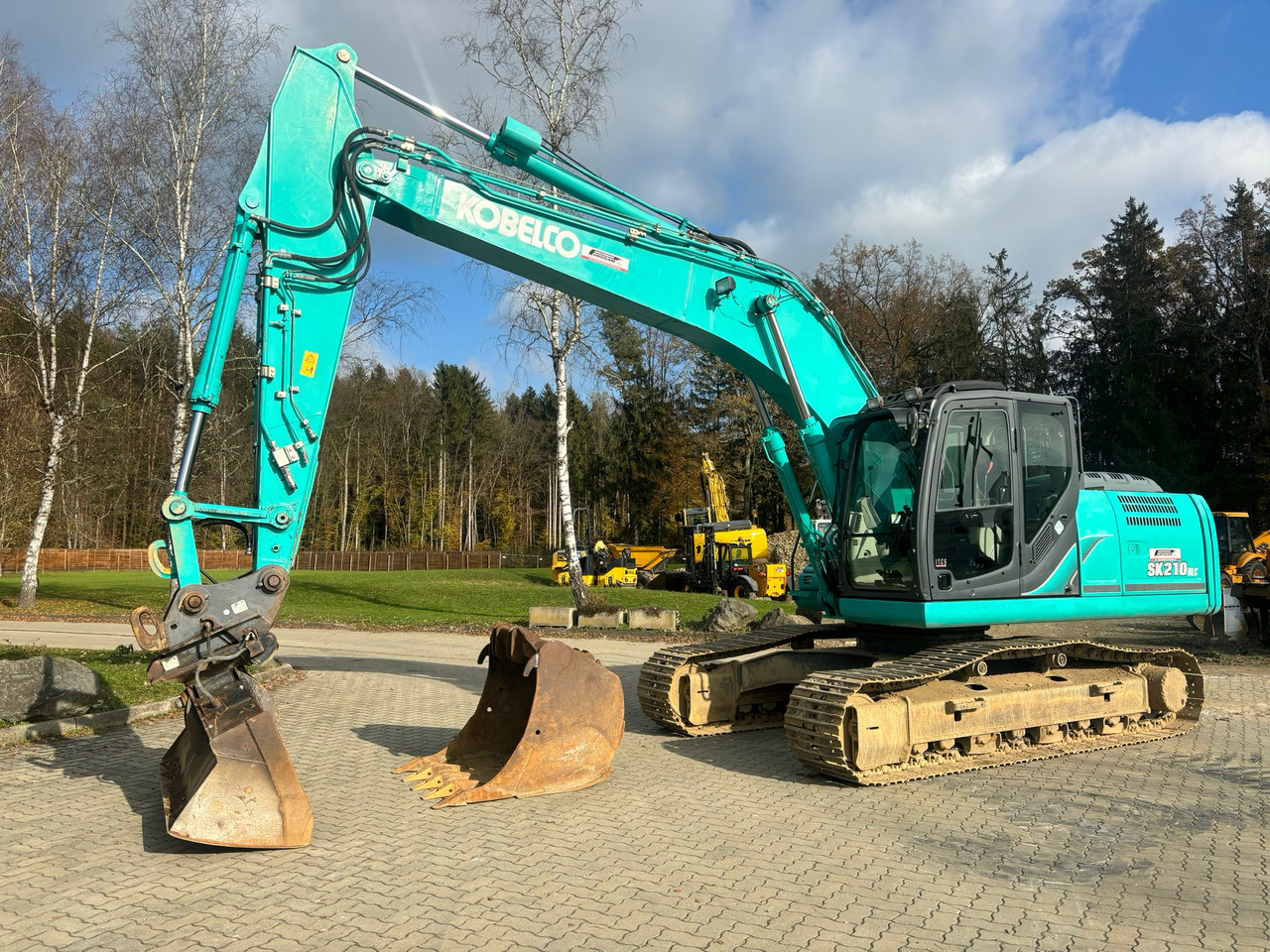 Kobelco SK 210 NLC-9 - Гусеничный экскаватор: фото 3 Kobelco SK 210 NLC-9 - Гусеничный экскаватор: фото 3