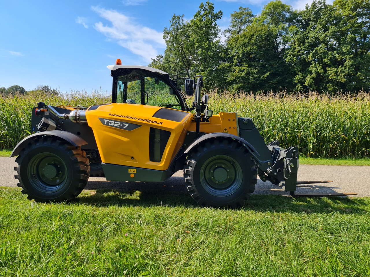 LIEBHERR T 32-7 - Телескопический погрузчик: фото 2 LIEBHERR T 32-7 - Телескопический погрузчик: фото 2