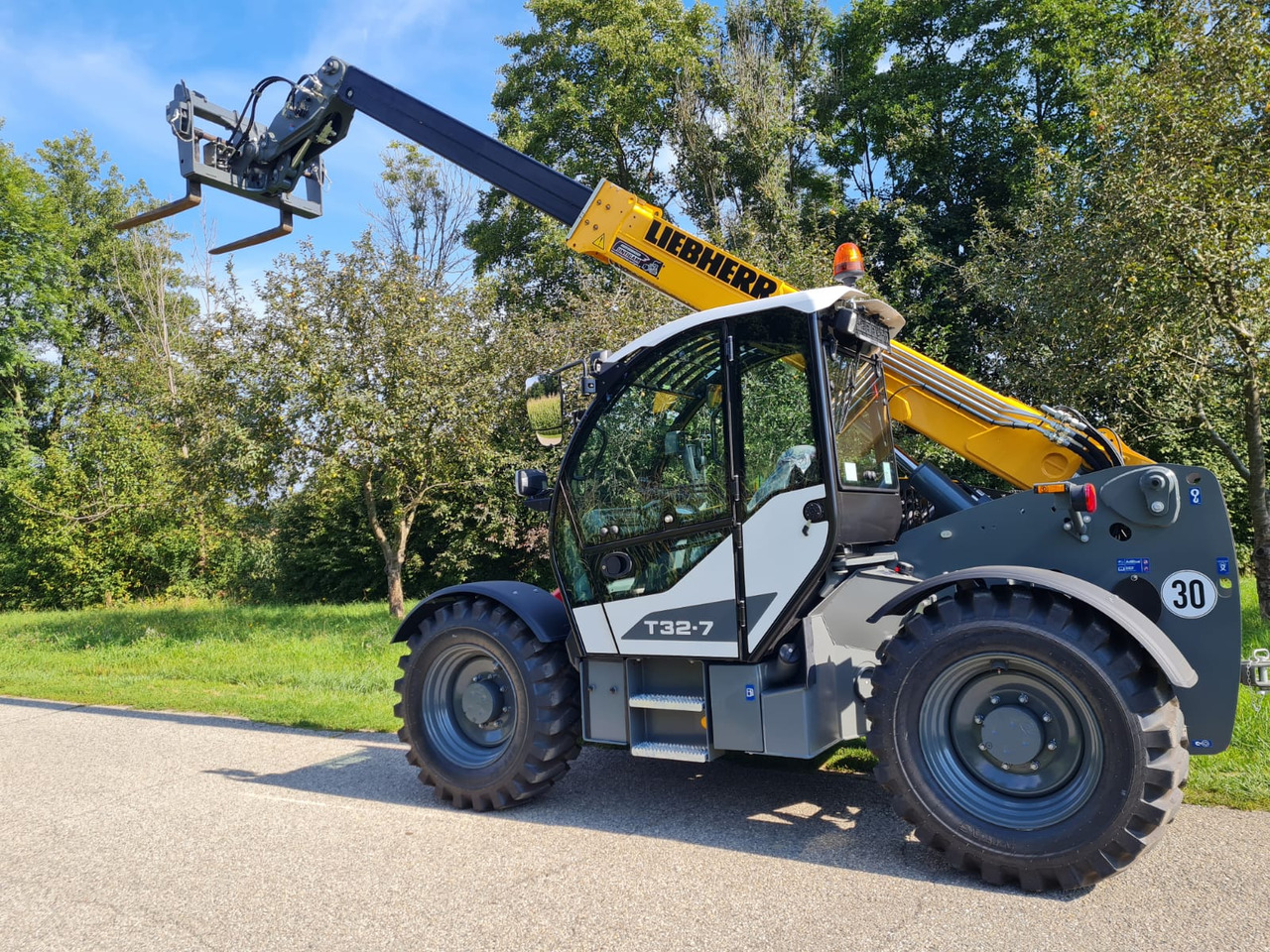 LIEBHERR T 32-7 - Телескопический погрузчик: фото 4 LIEBHERR T 32-7 - Телескопический погрузчик: фото 4