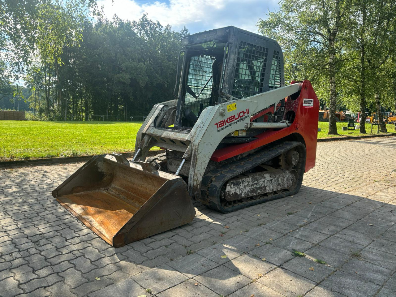TAKEUCHI TL 230 - Мини-погрузчик с бортовым поворотом: фото 3 TAKEUCHI TL 230 - Мини-погрузчик с бортовым поворотом: фото 3