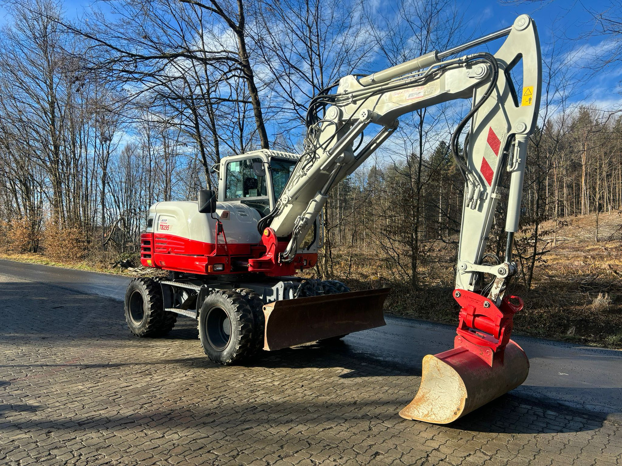 Takeuchi TB 295 W - Колёсный экскаватор: фото 4 Takeuchi TB 295 W - Колёсный экскаватор: фото 4