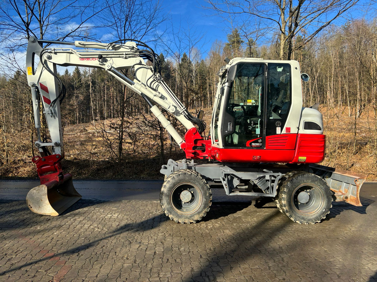 Takeuchi TB 295 W - Колёсный экскаватор: фото 1 Takeuchi TB 295 W - Колёсный экскаватор: фото 1