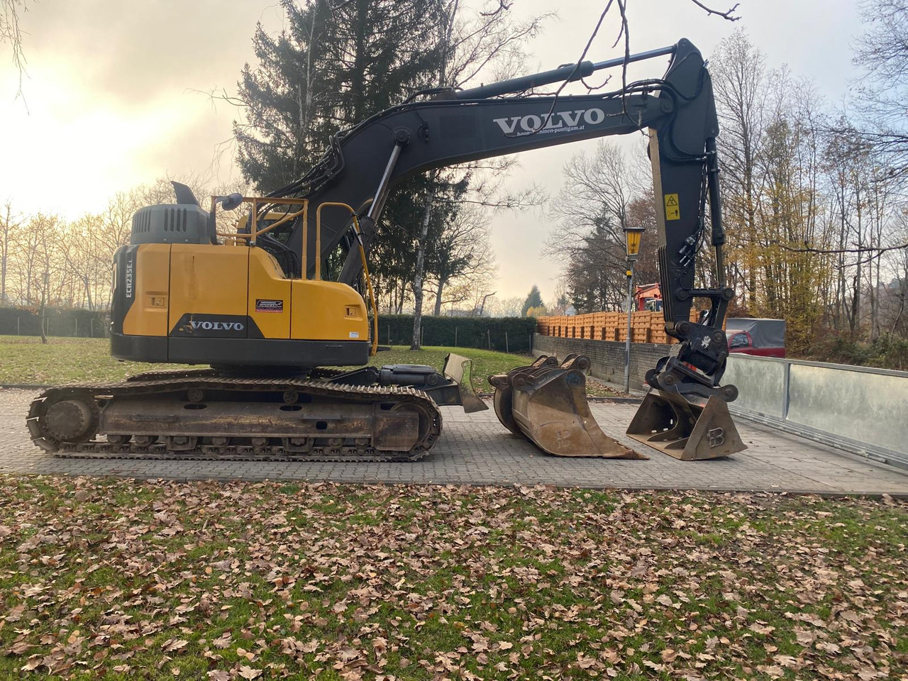 VOLVO ECR 235 EL - Гусеничный экскаватор: фото 2 VOLVO ECR 235 EL - Гусеничный экскаватор: фото 2