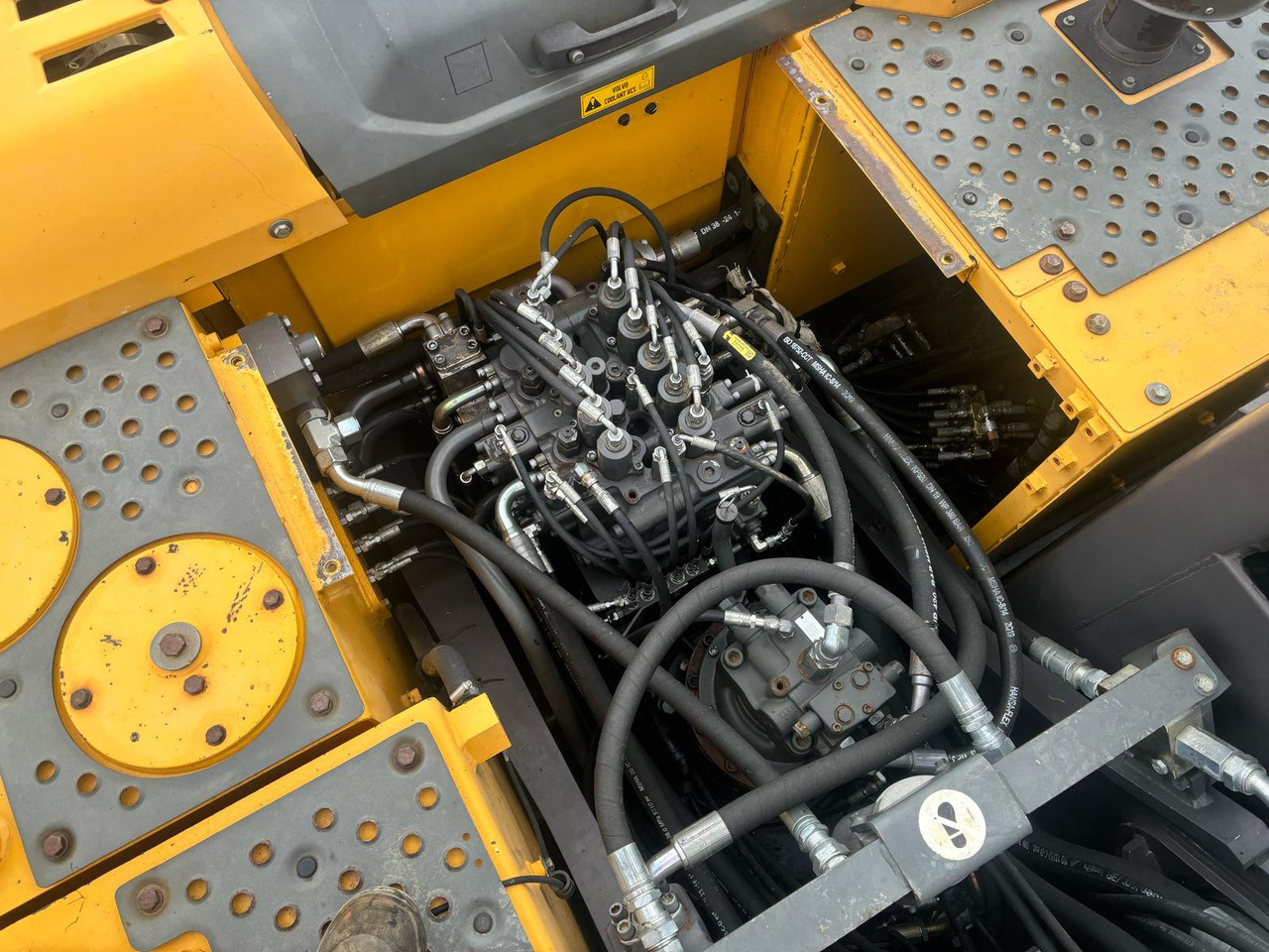 Гусеничный экскаватор Volvo EC 220 DN: фото 8