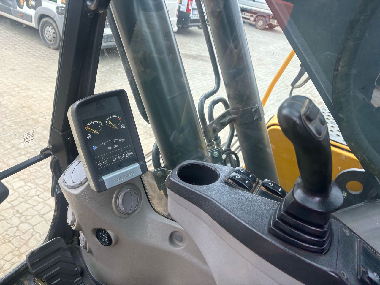 Гусеничный экскаватор Volvo EC 220 DN: фото 12