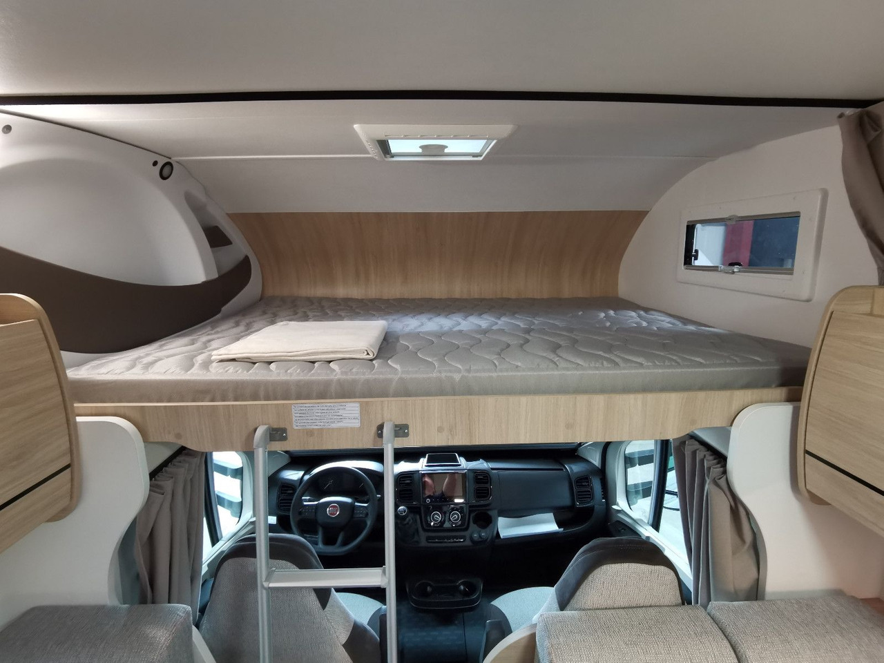 Альковный автодом Chausson C 656 FIRST LINE /-2025- / 140PS / ETAGENBETTEN: фото 23