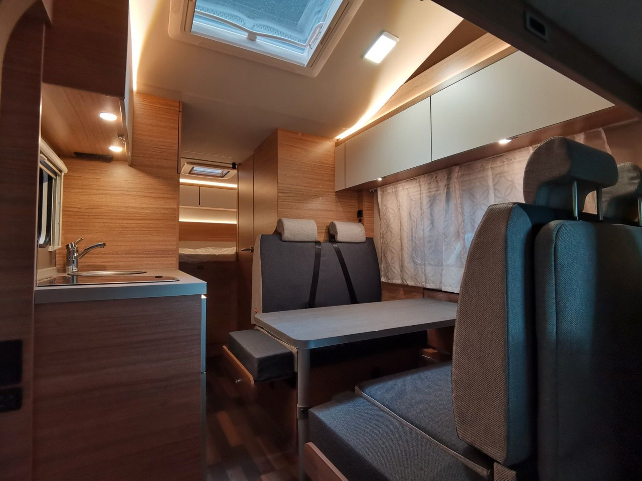 Альковный автодом Weinsberg CARAHOME 650 DG / 140 PS /  TOP - AUSSTATTUNG: фото 16
