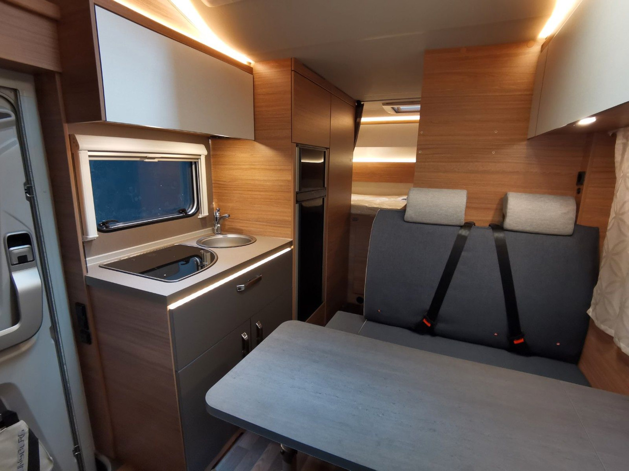 Альковный автодом Weinsberg CARAHOME 650 DG / 140 PS /  TOP - AUSSTATTUNG: фото 14