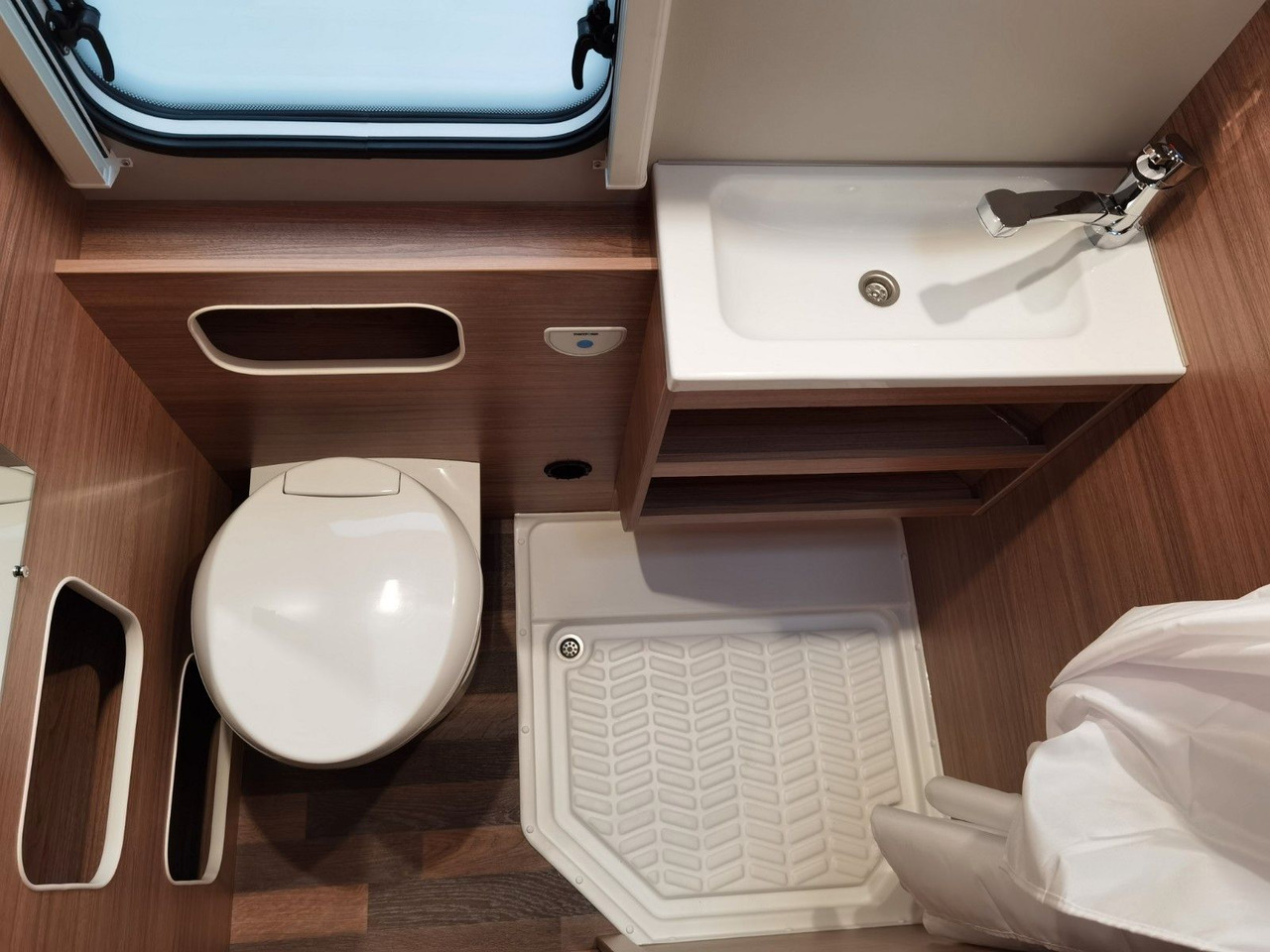 Альковный автодом Weinsberg CARAHOME 650 DG / 140 PS /  TOP - AUSSTATTUNG: фото 24