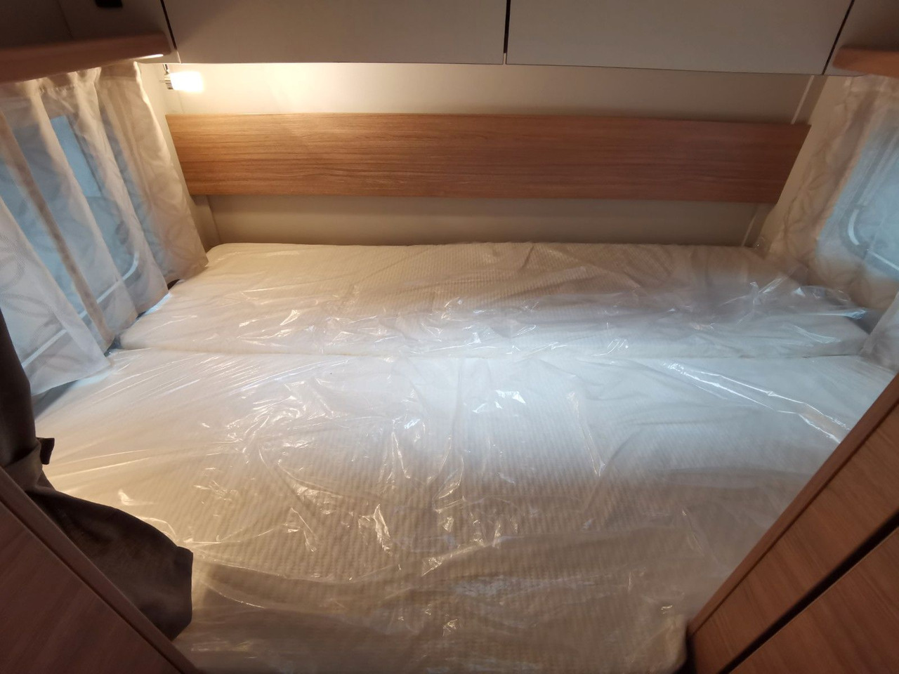 Альковный автодом Weinsberg CARAHOME 650 DG / 140 PS /  TOP - AUSSTATTUNG: фото 21