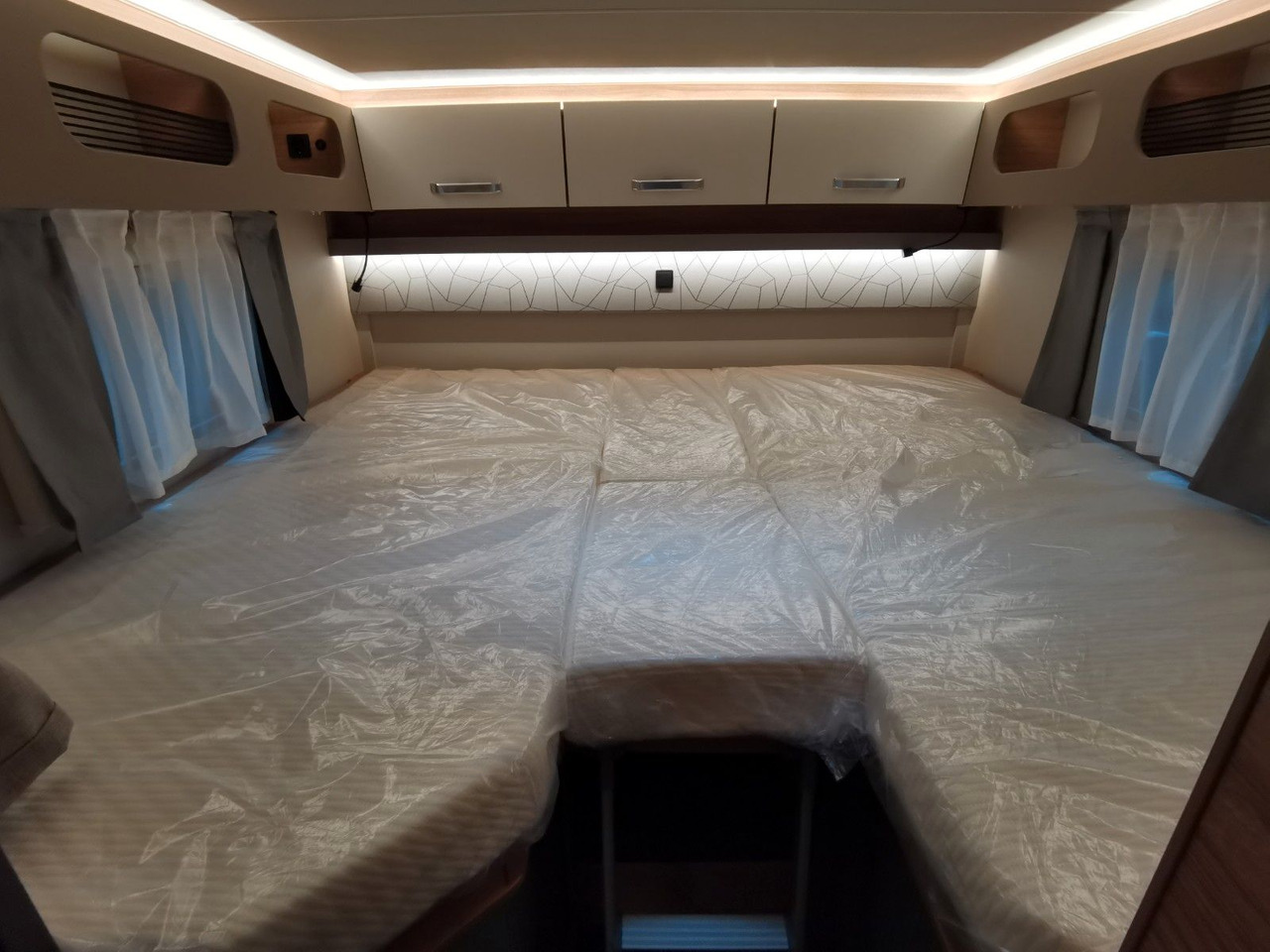 Полуинтегрированный автодом Weinsberg CARASUITE 650 MEG /155PS /EINZELBETTEN & HUBBETT: фото 19