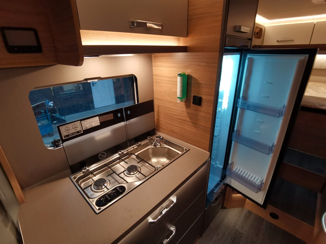 Полуинтегрированный автодом Weinsberg CARASUITE 650 MEG /155PS /EINZELBETTEN & HUBBETT: фото 15