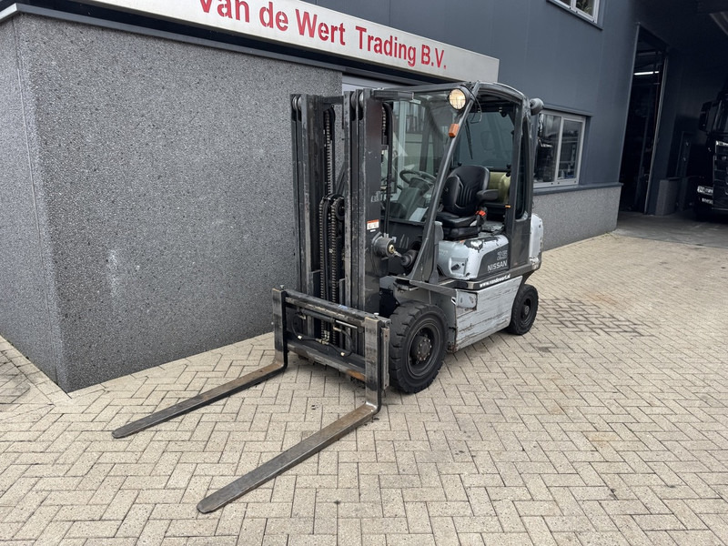 Nissan UD02A25PQ Triplo 430 Freelift/Sideshift LPG 2006 - Газовый погрузчик: фото 3 Nissan UD02A25PQ Triplo 430 Freelift/Sideshift LPG 2006 - Газовый погрузчик: фото 3