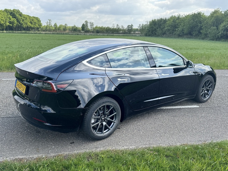 Tesla Model 3 - Седан: фото 4 Tesla Model 3 - Седан: фото 4