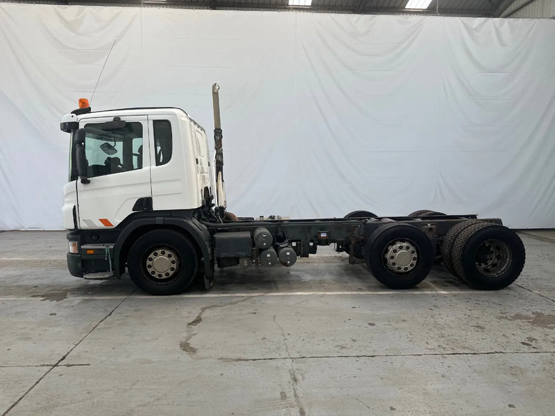 Scania P230 6X2 / Essieu relevable directionnel / Stuurbare liftas / Steerable lift axle / RETARDER / 481205 - Грузовик-шасси: фото 2 Scania P230 6X2 / Essieu relevable directionnel / Stuurbare liftas / Steerable lift axle / RETARDER / 481205 - Грузовик-шасси: фото 2