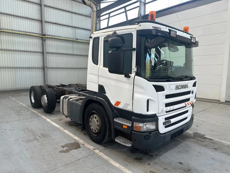 Scania P230 6X2 / Essieu relevable directionnel / Stuurbare liftas / Steerable lift axle / RETARDER / 481205 - Грузовик-шасси: фото 5 Scania P230 6X2 / Essieu relevable directionnel / Stuurbare liftas / Steerable lift axle / RETARDER / 481205 - Грузовик-шасси: фото 5