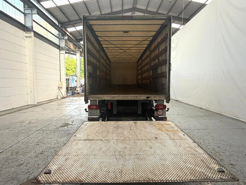 Volvo FM 330 / Essieu relevable et directionnel / Steerable lift axle / Lift as en stuuras - Тентованный грузовик: фото 5 Volvo FM 330 / Essieu relevable et directionnel / Steerable lift axle / Lift as en stuuras - Тентованный грузовик: фото 5