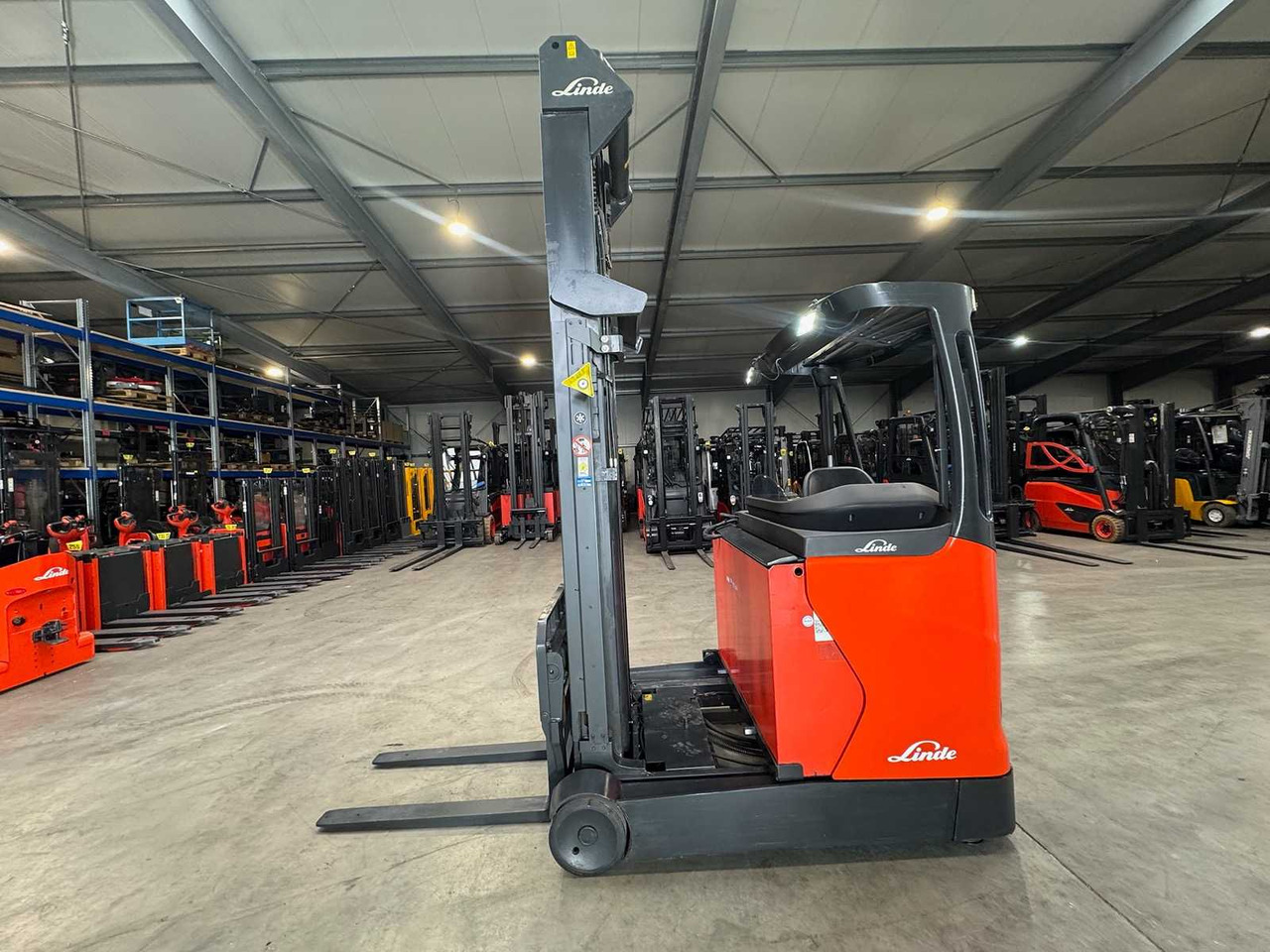 04/2019 SERVICE + UVV 11/2026 LINDE R16 1,600KG TRIPLEX 505CM RAVAS SCALES ELECTRIC FORKLIFT REACH TRUCK 3,671 HOURS - Вилочный погрузчик: фото 4 04/2019 SERVICE + UVV 11/2026 LINDE R16 1,600KG TRIPLEX 505CM RAVAS SCALES ELECTRIC FORKLIFT REACH TRUCK 3,671 HOURS - Вилочный погрузчик: фото 4