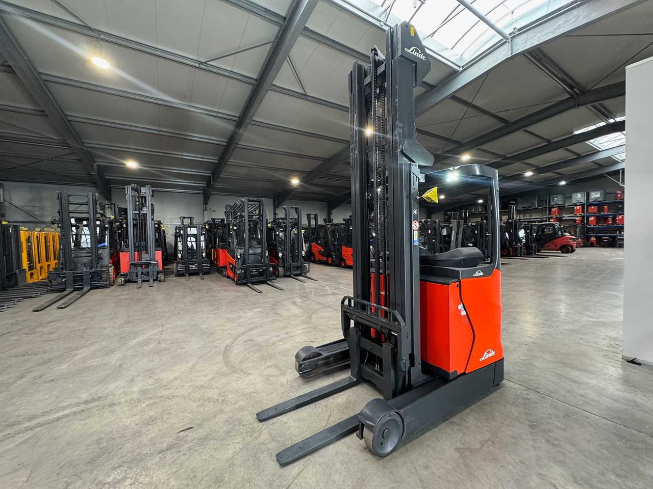 04/2019 SERVICE + UVV 11/2026 LINDE R16 1,600KG TRIPLEX 505CM RAVAS SCALES ELECTRIC FORKLIFT REACH TRUCK 3,671 HOURS - Вилочный погрузчик: фото 2 04/2019 SERVICE + UVV 11/2026 LINDE R16 1,600KG TRIPLEX 505CM RAVAS SCALES ELECTRIC FORKLIFT REACH TRUCK 3,671 HOURS - Вилочный погрузчик: фото 2