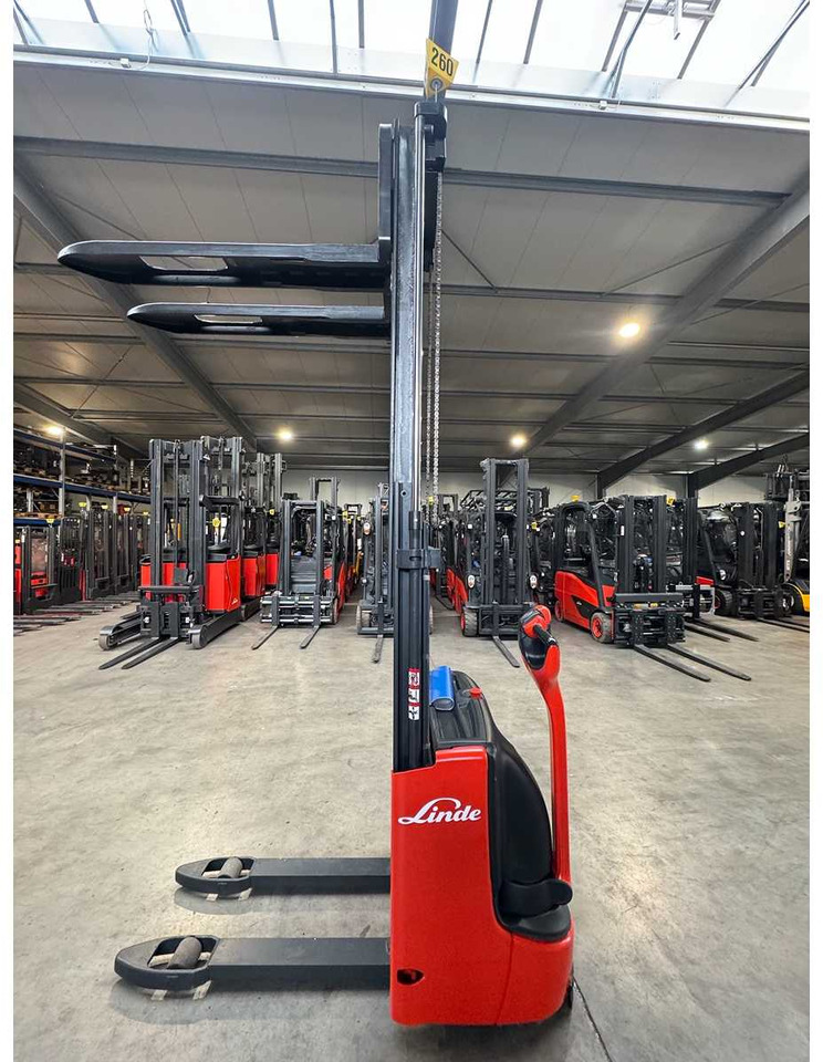 11/2016 S+UVV 11/2026 LINDE L10 STACKER PALLET TRUCK ANT 722 HOURS - Вилочный погрузчик: фото 3 11/2016 S+UVV 11/2026 LINDE L10 STACKER PALLET TRUCK ANT 722 HOURS - Вилочный погрузчик: фото 3