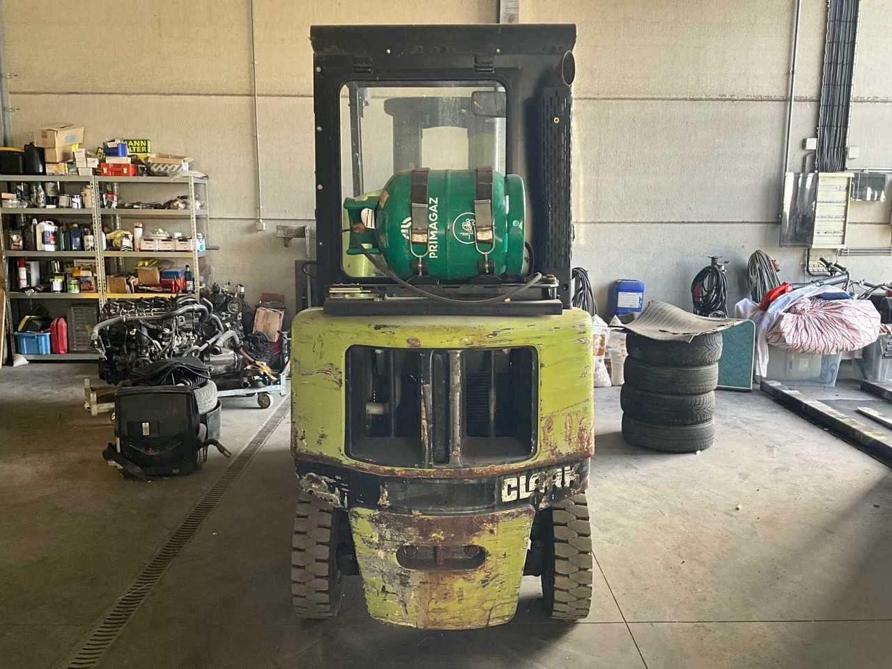 2001 CLARK CGP25H FORKLIFT - Вилочный погрузчик: фото 4 2001 CLARK CGP25H FORKLIFT - Вилочный погрузчик: фото 4