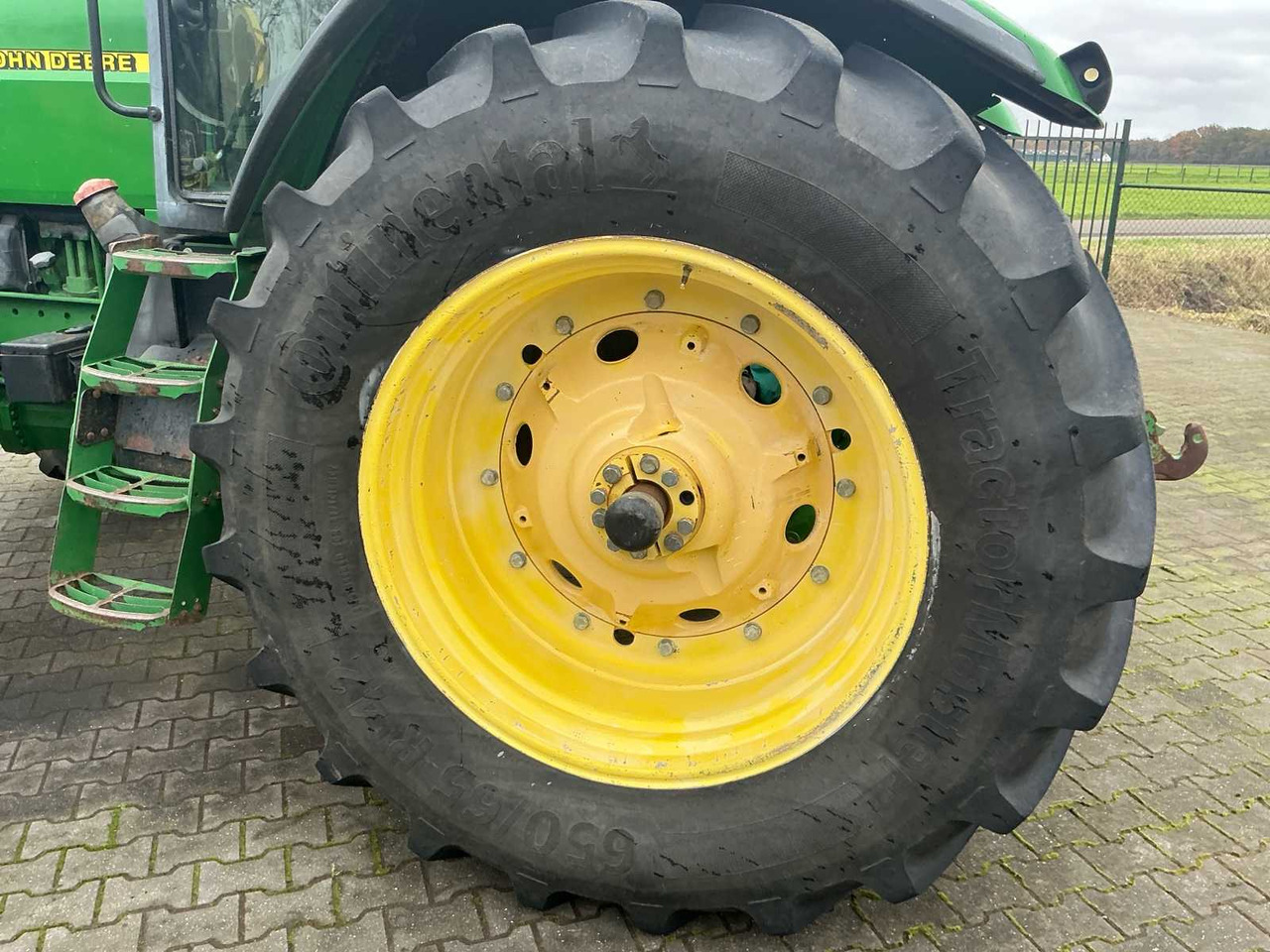 2002 JOHN DEERE 7710 FOUR WHEEL DRIVE FARM TRACTOR - Трактор: фото 5 2002 JOHN DEERE 7710 FOUR WHEEL DRIVE FARM TRACTOR - Трактор: фото 5