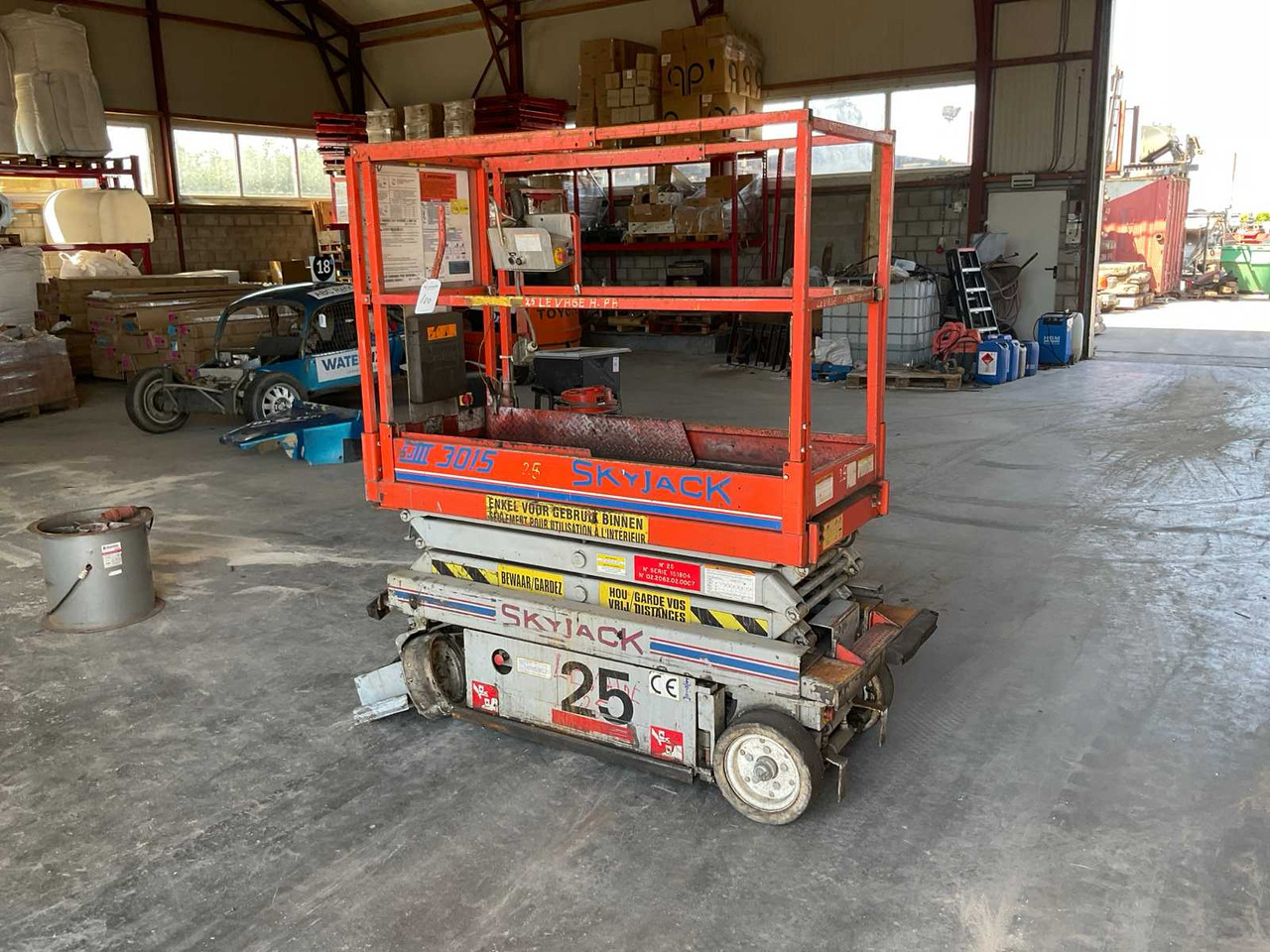 2002 SKYJACK SJ3 3015 AERIAL PLATFORM - Подъёмник: фото 1 2002 SKYJACK SJ3 3015 AERIAL PLATFORM - Подъёмник: фото 1