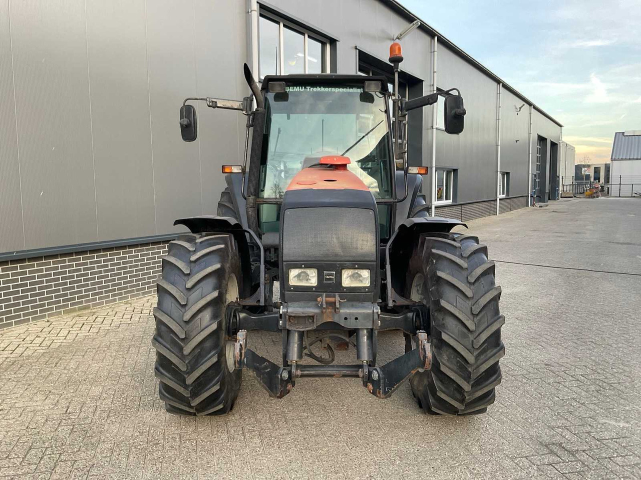 2005 VALTRA 6850 HITECH ALL-WHEEL DRIVE FARM TRACTOR - Трактор: фото 3 2005 VALTRA 6850 HITECH ALL-WHEEL DRIVE FARM TRACTOR - Трактор: фото 3