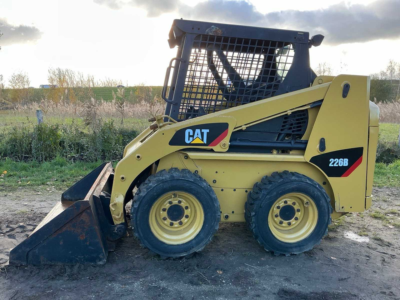 2006 CAT 216B SKID STEER LOADER - Гусеничный мини-погрузчик: фото 2 2006 CAT 216B SKID STEER LOADER - Гусеничный мини-погрузчик: фото 2