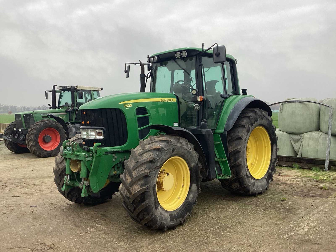 2008 JOHN DEERE 7530 PREMIUM FOUR WHEEL DRIVE FARM TRACTOR - Трактор: фото 1 2008 JOHN DEERE 7530 PREMIUM FOUR WHEEL DRIVE FARM TRACTOR - Трактор: фото 1