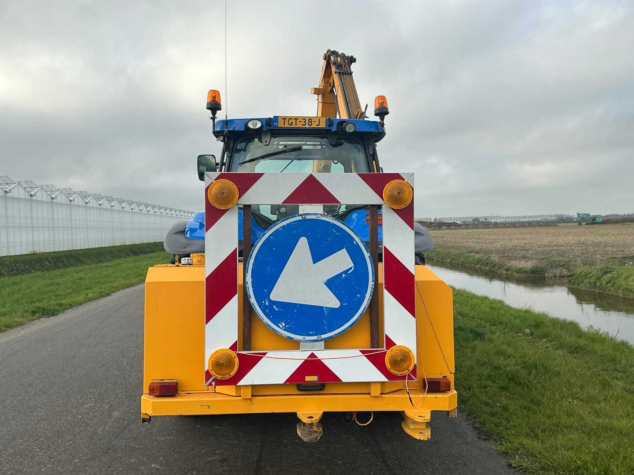 2011 NEW HOLLAND T6070 FOUR WHEEL DRIVE FARM TRACTOR - Трактор: фото 4 2011 NEW HOLLAND T6070 FOUR WHEEL DRIVE FARM TRACTOR - Трактор: фото 4