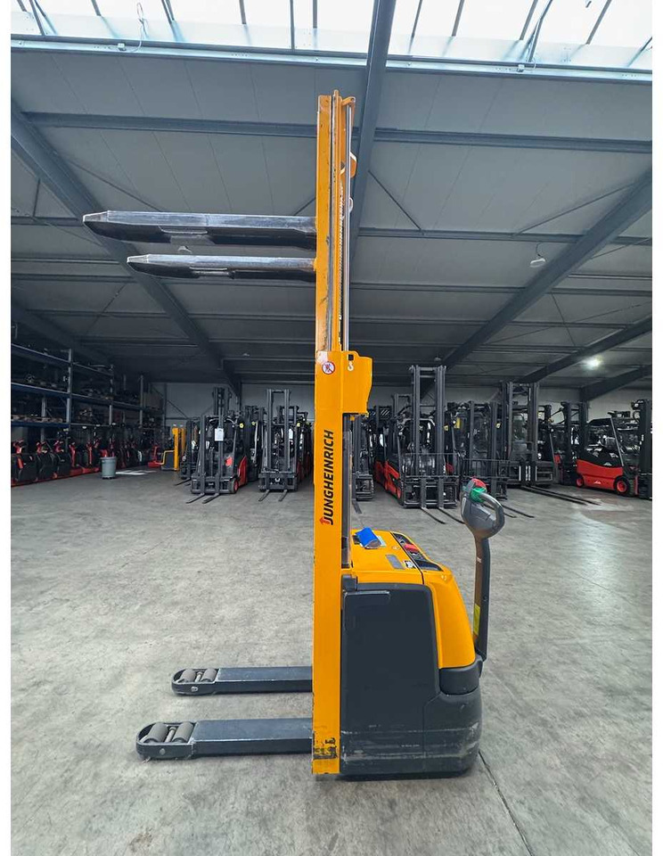 Вилочный погрузчик 2013 JUNGHEINRICH EJC220 2,000KG STACKER PALLET TRUCK ANT FREE LIFT: фото 7 Вилочный погрузчик 2013 JUNGHEINRICH EJC220 2,000KG STACKER PALLET TRUCK ANT FREE LIFT: фото 7