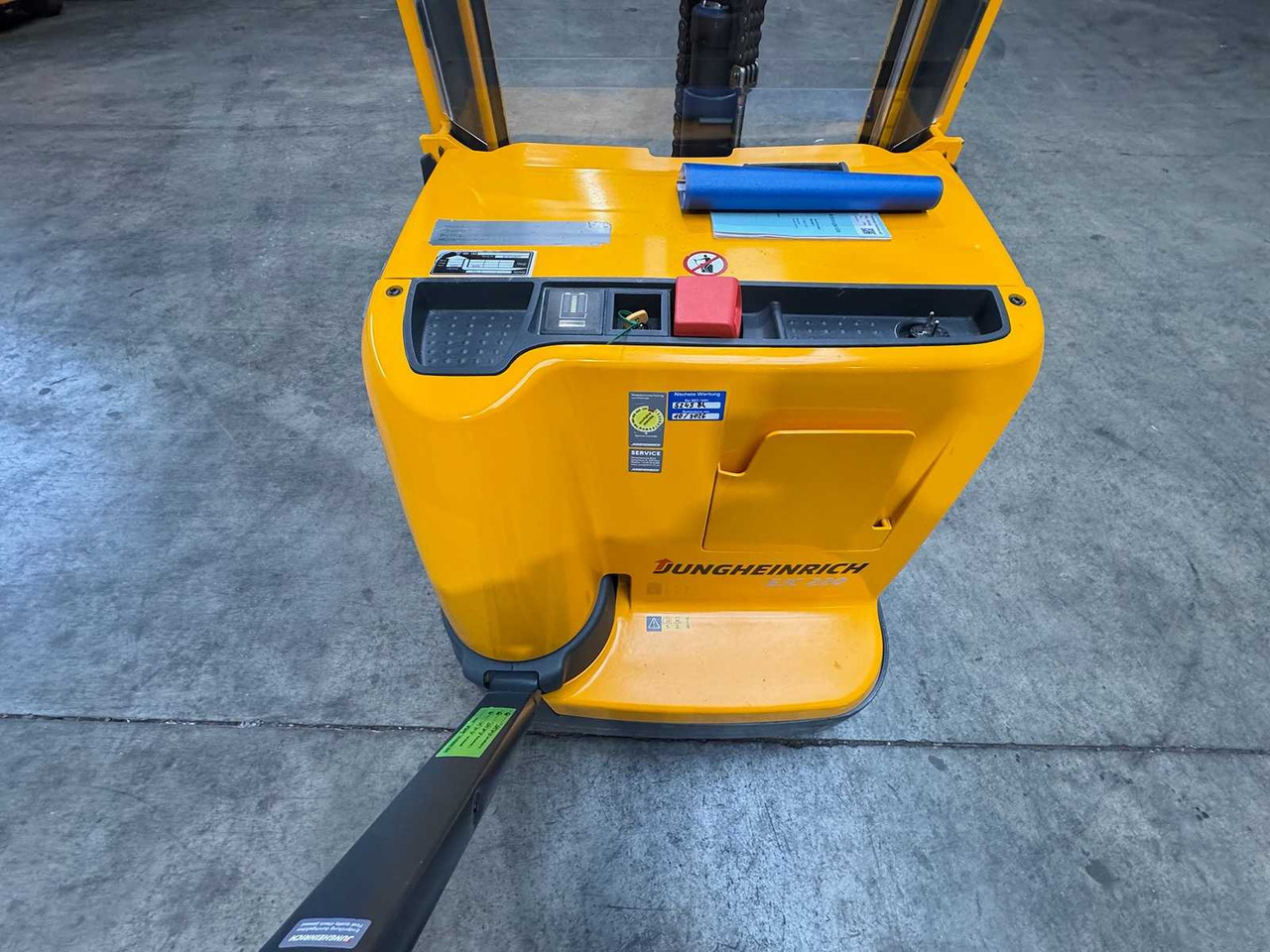 Вилочный погрузчик 2013 JUNGHEINRICH EJC220 2,000KG STACKER PALLET TRUCK ANT FREE LIFT: фото 10 Вилочный погрузчик 2013 JUNGHEINRICH EJC220 2,000KG STACKER PALLET TRUCK ANT FREE LIFT: фото 10