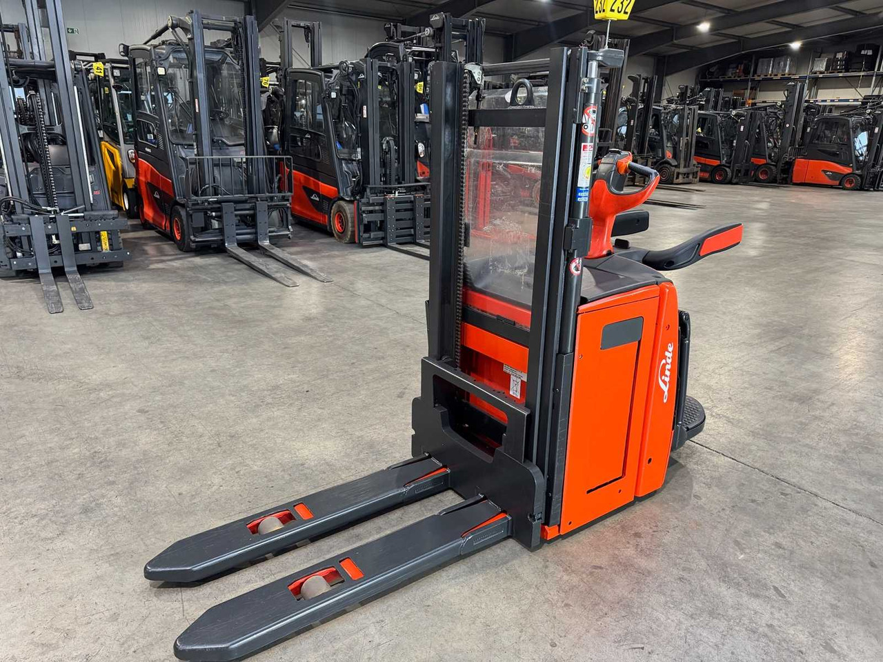 2016 SERVICE + UVV 10/2026 LINDE L14AP EVO 1.400KG SCALE PALLET TRUCK ANT 4.464 HOURS - Вилочный погрузчик: фото 3 2016 SERVICE + UVV 10/2026 LINDE L14AP EVO 1.400KG SCALE PALLET TRUCK ANT 4.464 HOURS - Вилочный погрузчик: фото 3