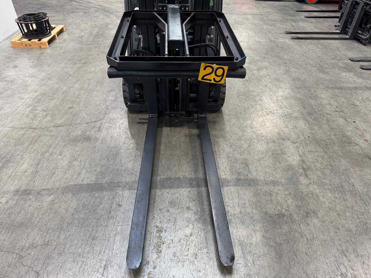 2017 KAUP FEM2 SIDESHIFT WITH UPPER PALLET CLAMP 200CM HIGH CARTON CLAMP 3RD + 4TH VALVE 2.500KG - Вилочный погрузчик: фото 5 2017 KAUP FEM2 SIDESHIFT WITH UPPER PALLET CLAMP 200CM HIGH CARTON CLAMP 3RD + 4TH VALVE 2.500KG - Вилочный погрузчик: фото 5